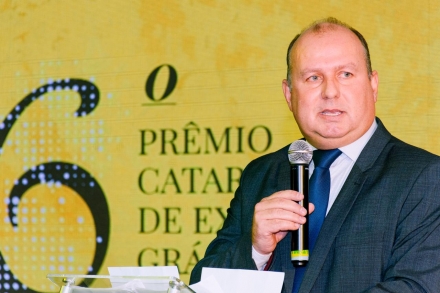 ABIGRAF/SC - Associa��o Brasileira da Ind�stria Gr�fica Regional Santa Catarina Ap&oacute;s seis anos &agrave; frente da ABIGRAF-SC, o empres&aacute;rio Evandro Rog&eacute;rio Volpato encerrou oficialmente seu ciclo na presid&ecirc;ncia da...